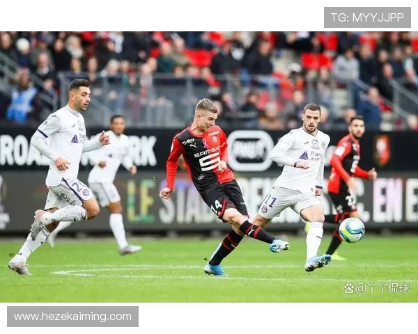 巴黎圣日耳曼迎战雷恩 双方激烈较量揭开新一轮法甲争夺战序幕