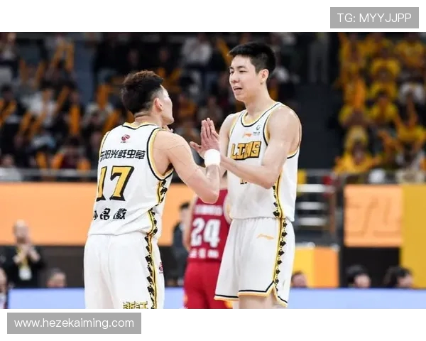 河南队迎战强敌展开激烈对决 聚焦球场内外精彩瞬间